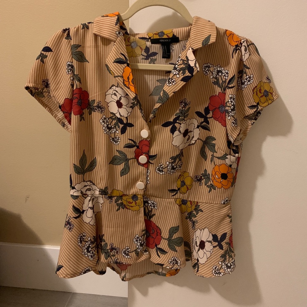 Floral print blouse!